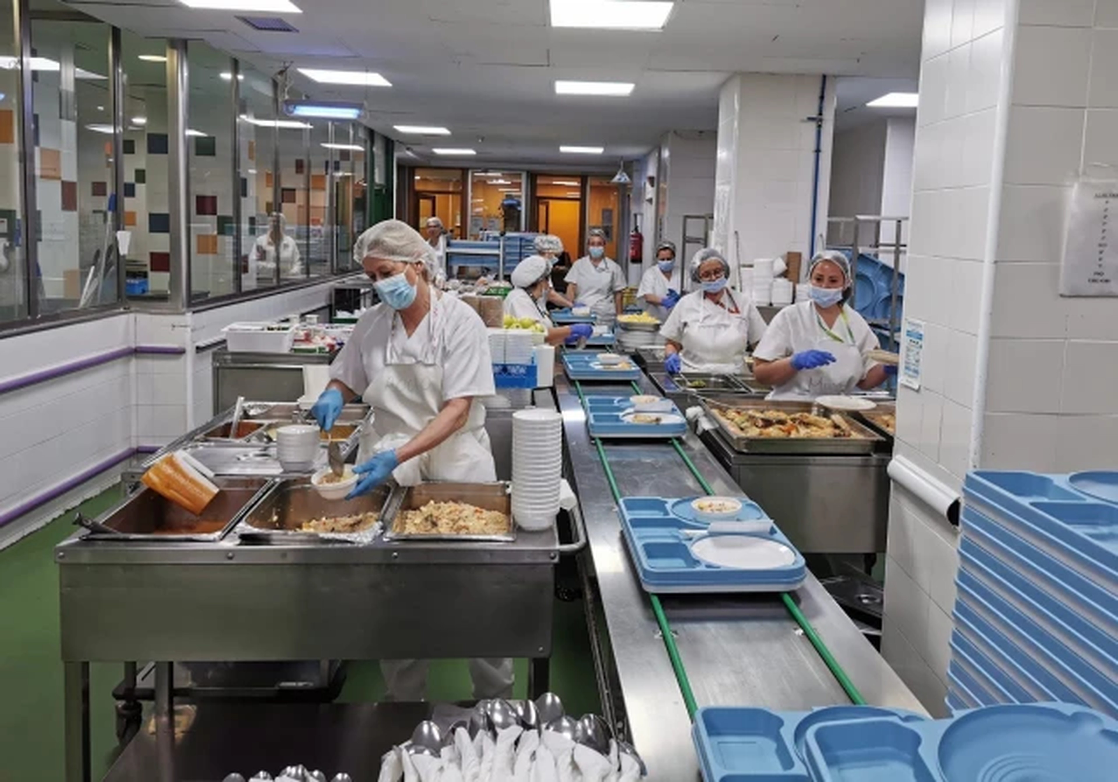 Hospital kitchen meal service — high-resolution reference photography