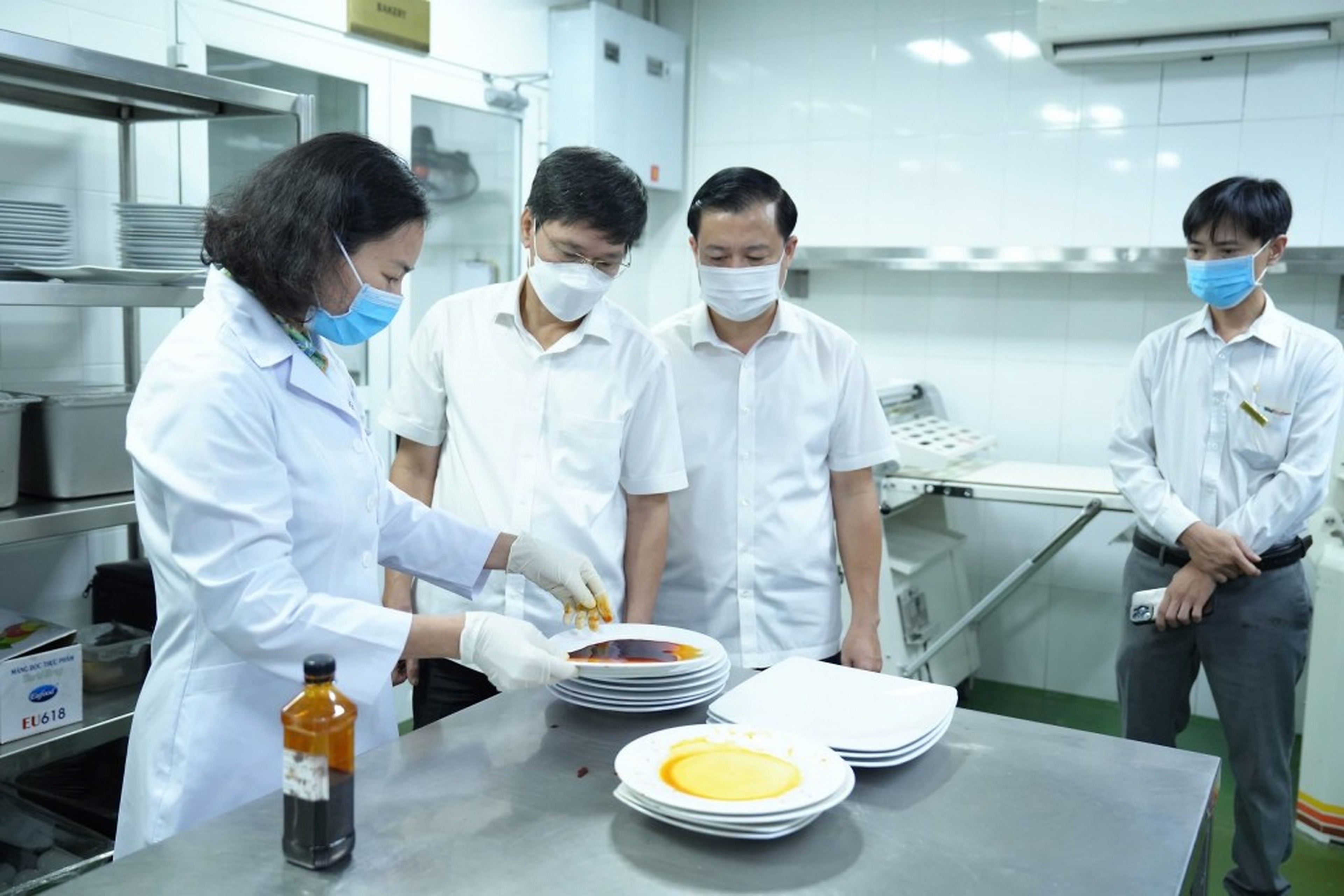 Food-safety inspection — high-resolution reference photography